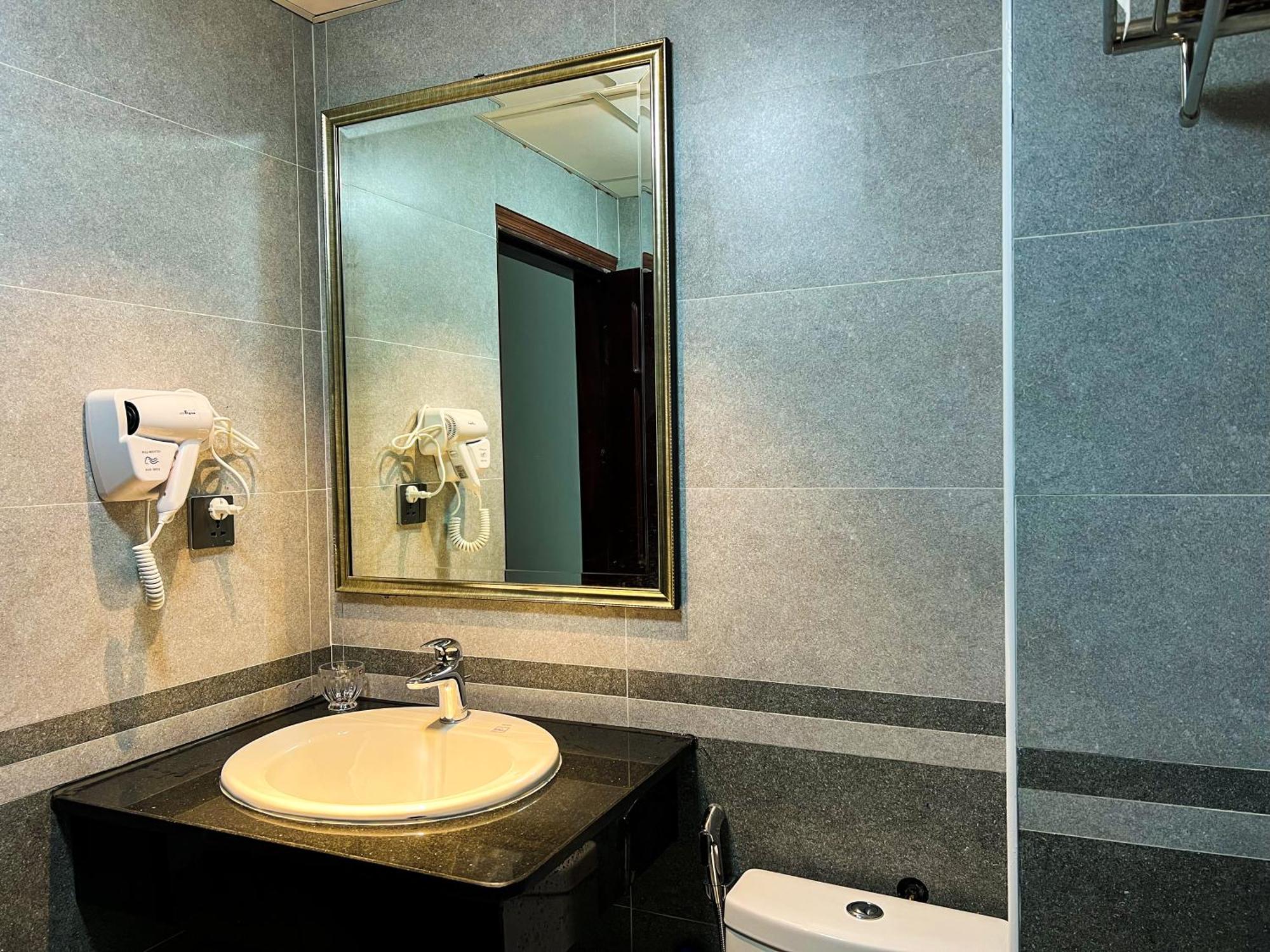 Ven Ho Hotel Hanoi Bagian luar foto